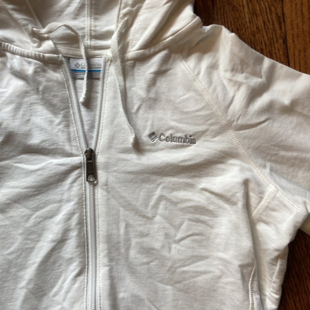 Columbia size Medium zip up top. - Picture 2 of 5